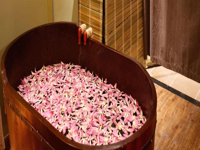 Aira Boutique Hanoi Hotel And Spa image