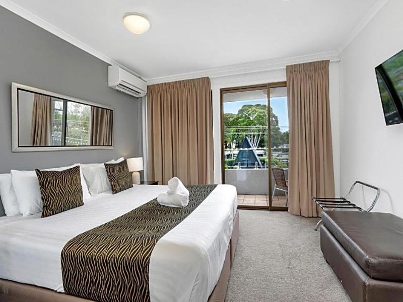 Peninsula Nelson Bay Motel And Serviced Apartments image