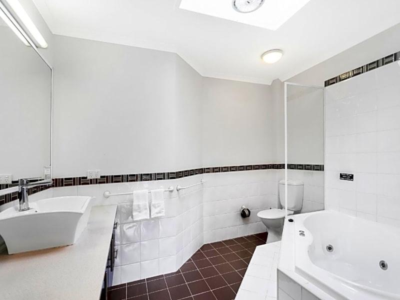 Peninsula Nelson Bay Motel And Serviced Apartments image