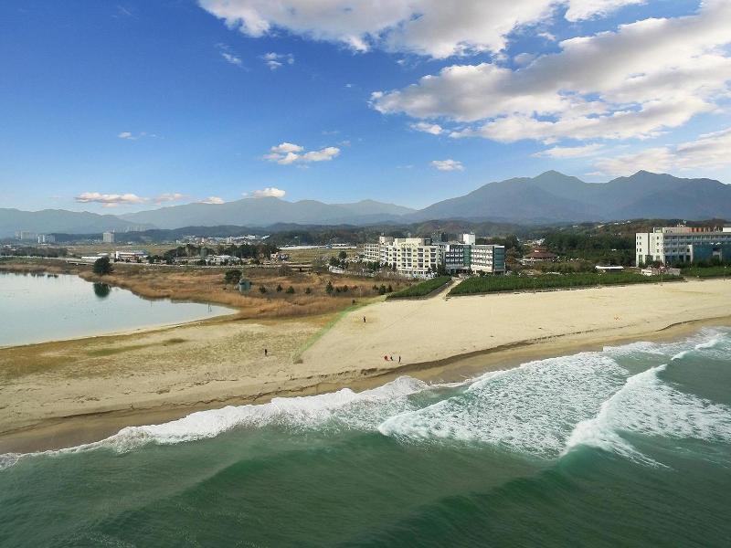 Yangyang Beach Condo — photo 14