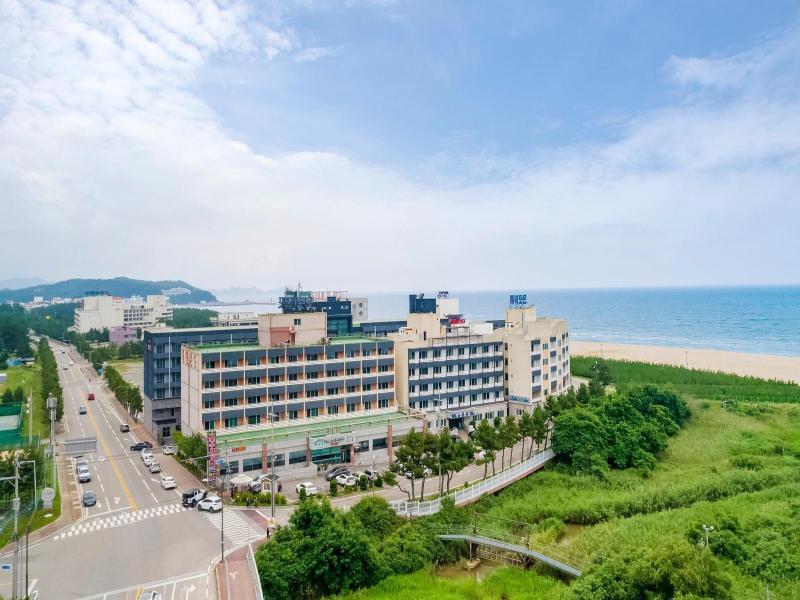 Yangyang Beach Condo — photo 13