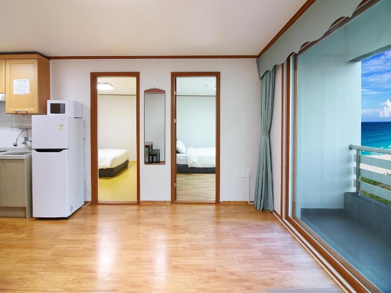 Yangyang Beach Condo — photo 4
