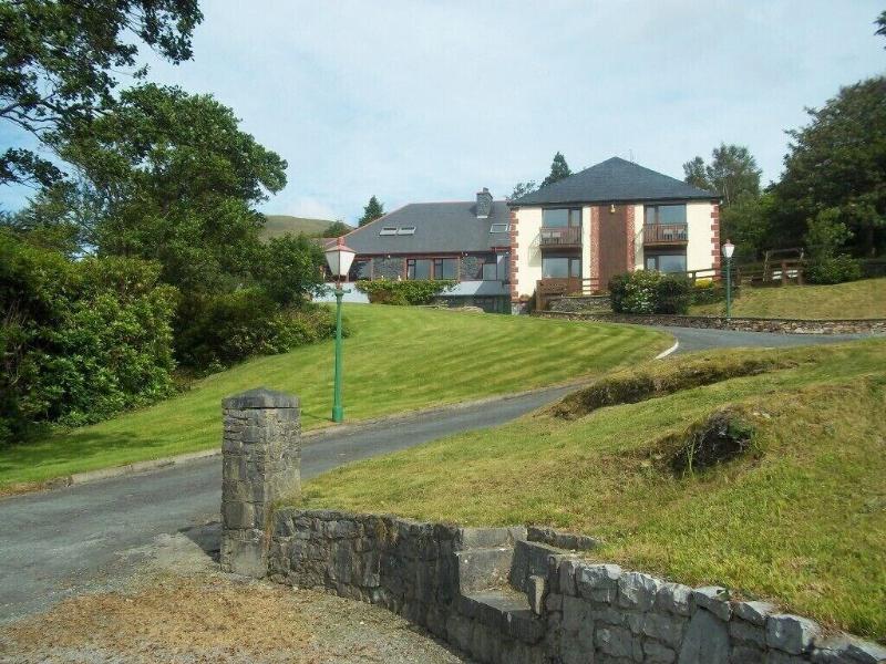 Kylemore Pass Hotel — main photo