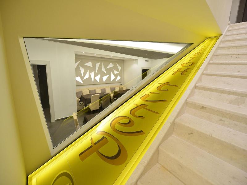 Petit Hotel Elita image