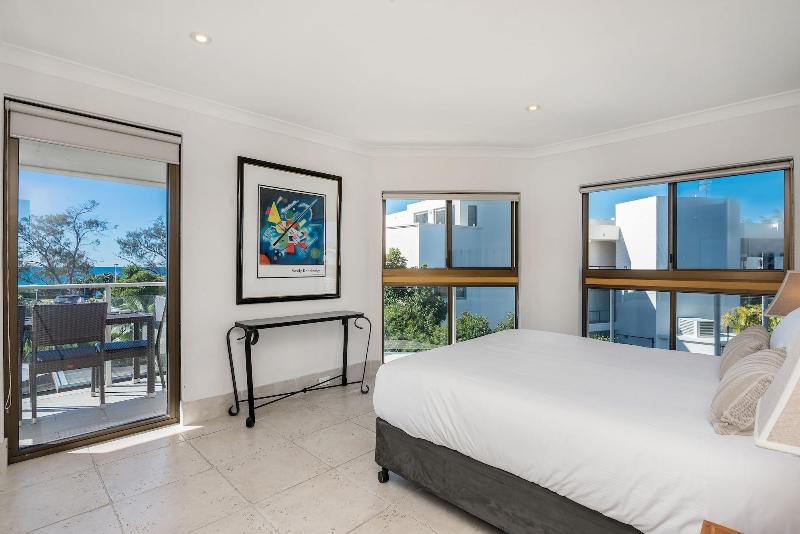 Bayview Beachfront Apartments image