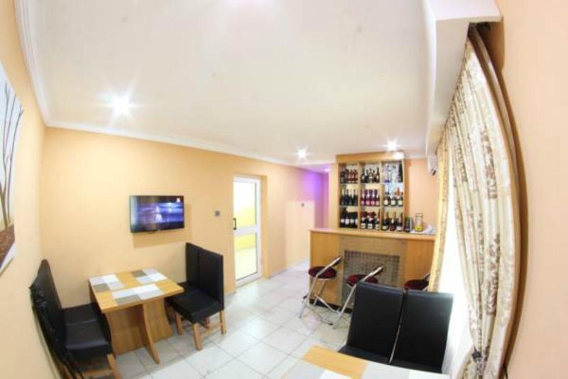 Celia's Suites