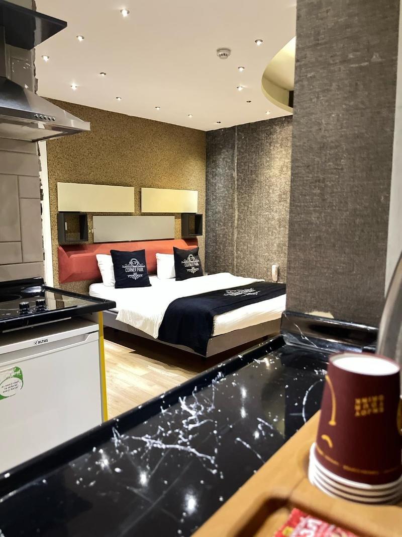 Corner Park Suites image