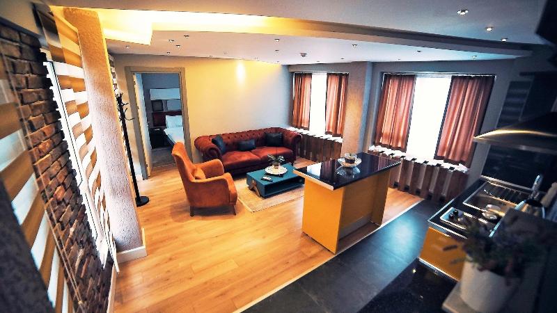 Corner Park Suites image