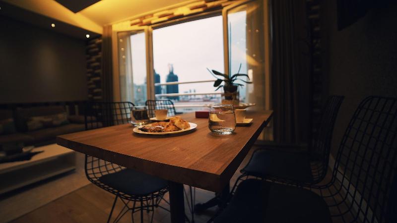 Corner Park Suites image