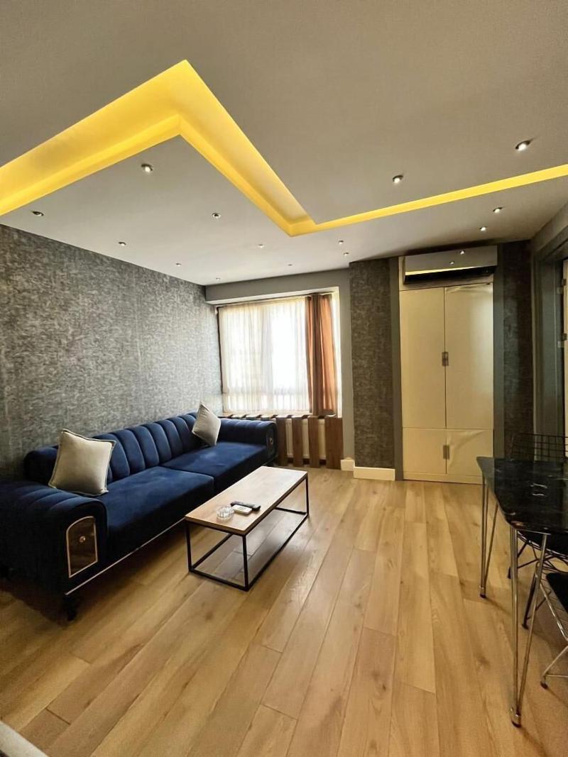 Corner Park Suites image