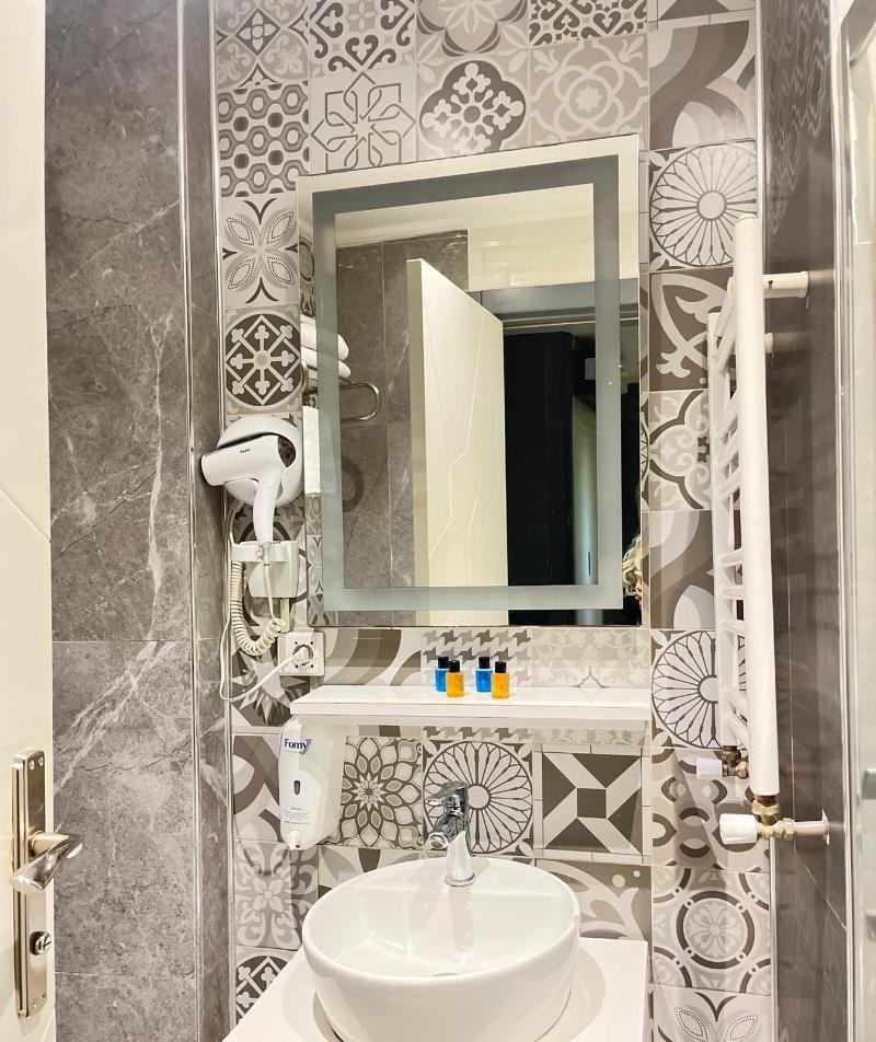 Corner Park Suites image