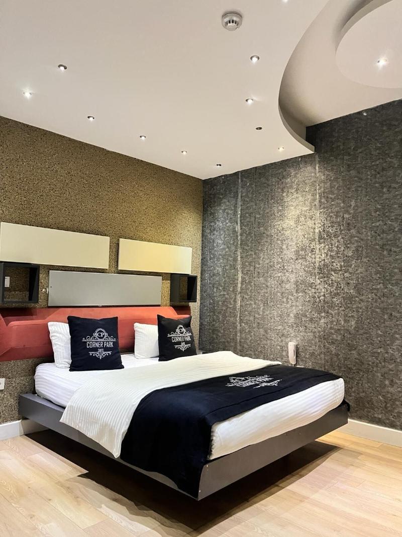 Corner Park Suites image