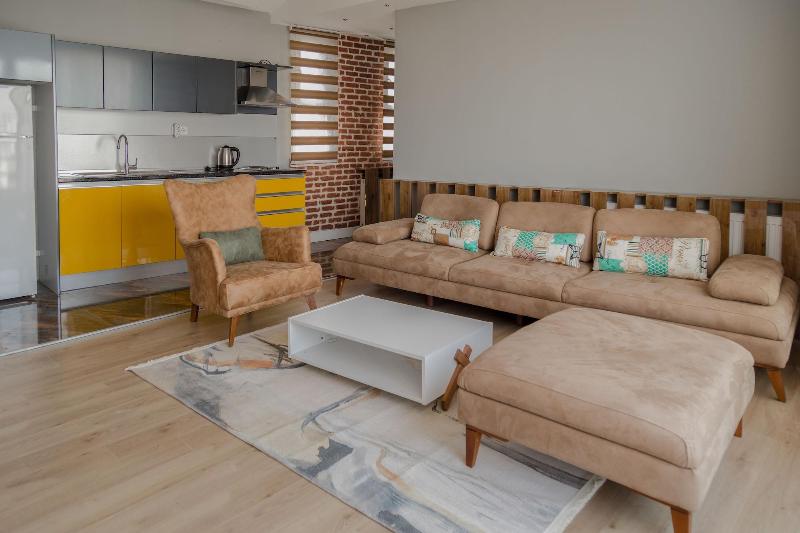 Corner Park Suites image