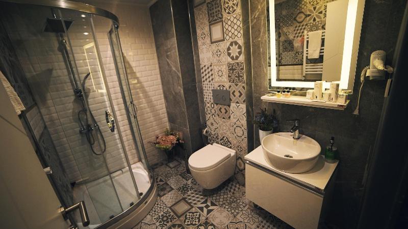 Corner Park Suites image
