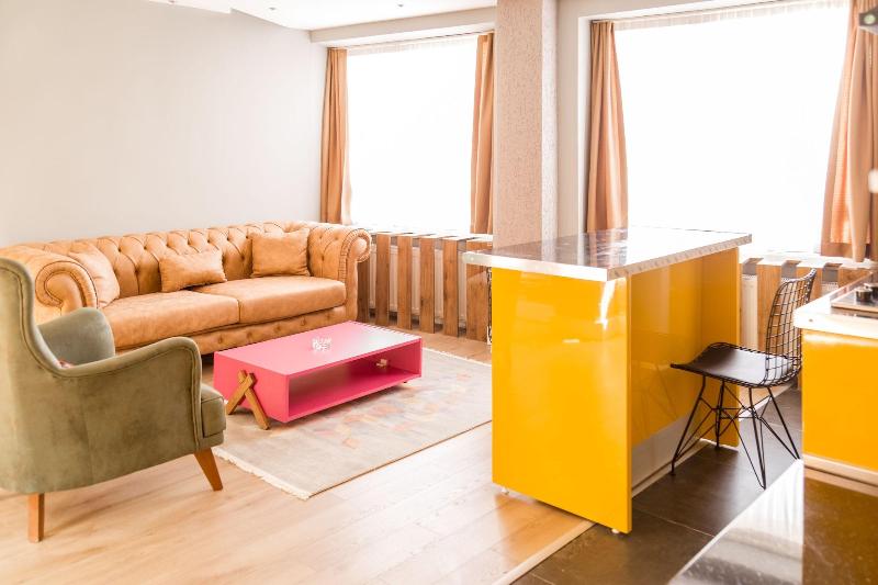 Corner Park Suites image