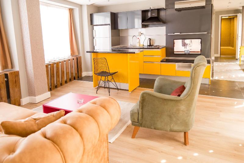 Corner Park Suites image