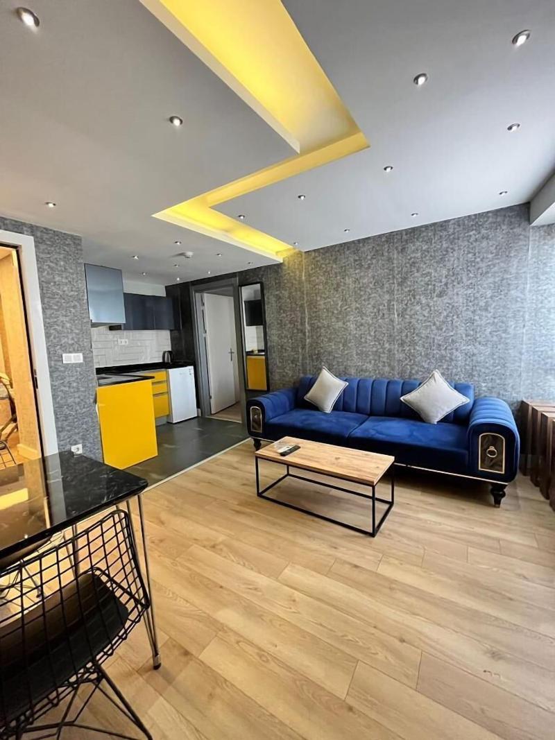 Corner Park Suites image