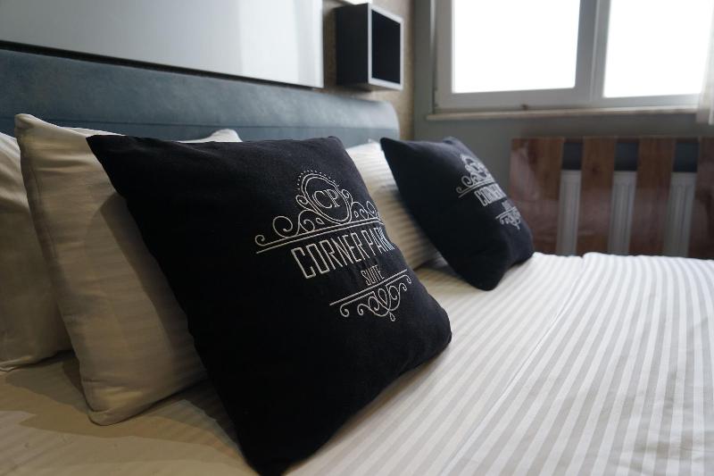 Corner Park Suites image