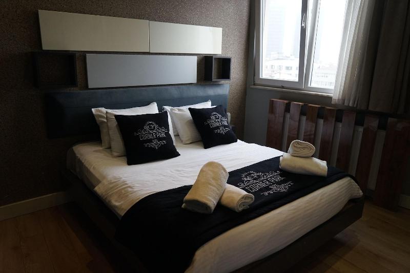 Corner Park Suites image