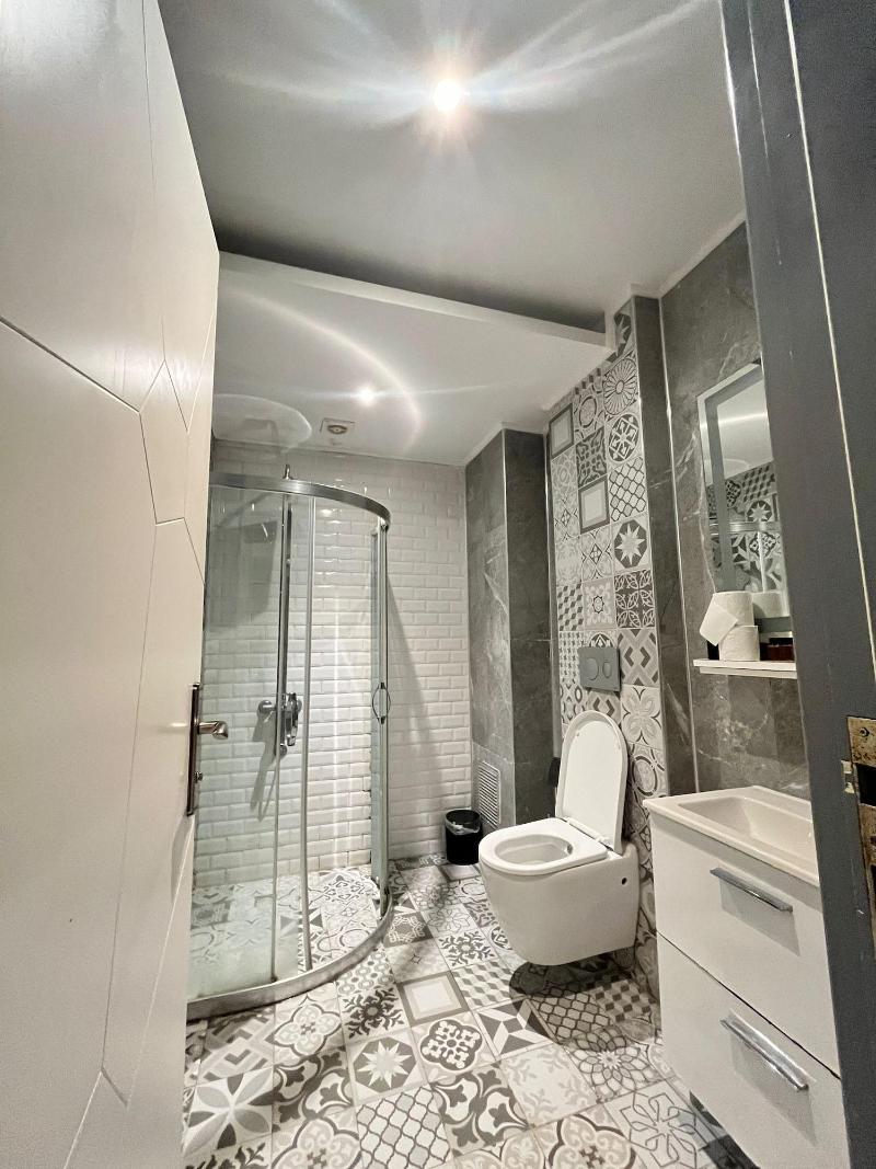 Corner Park Suites image