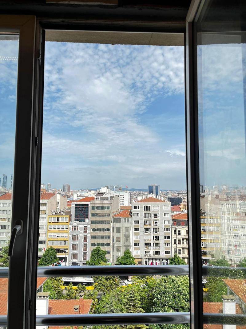 Corner Park Suites image