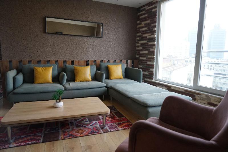 Corner Park Suites image