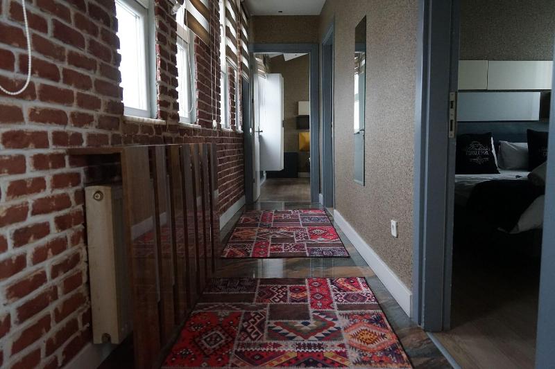 Corner Park Suites image
