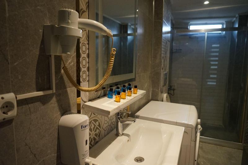 Corner Park Suites image