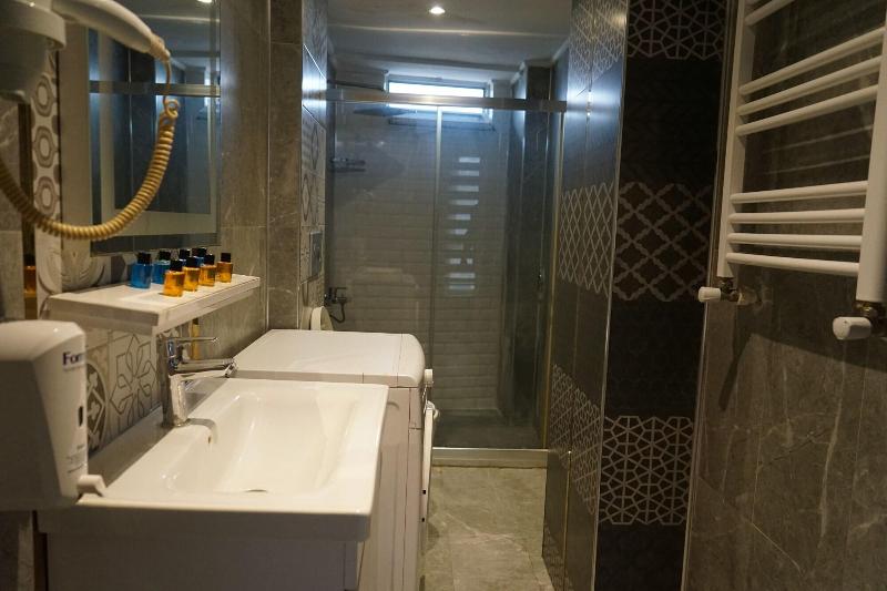 Corner Park Suites image