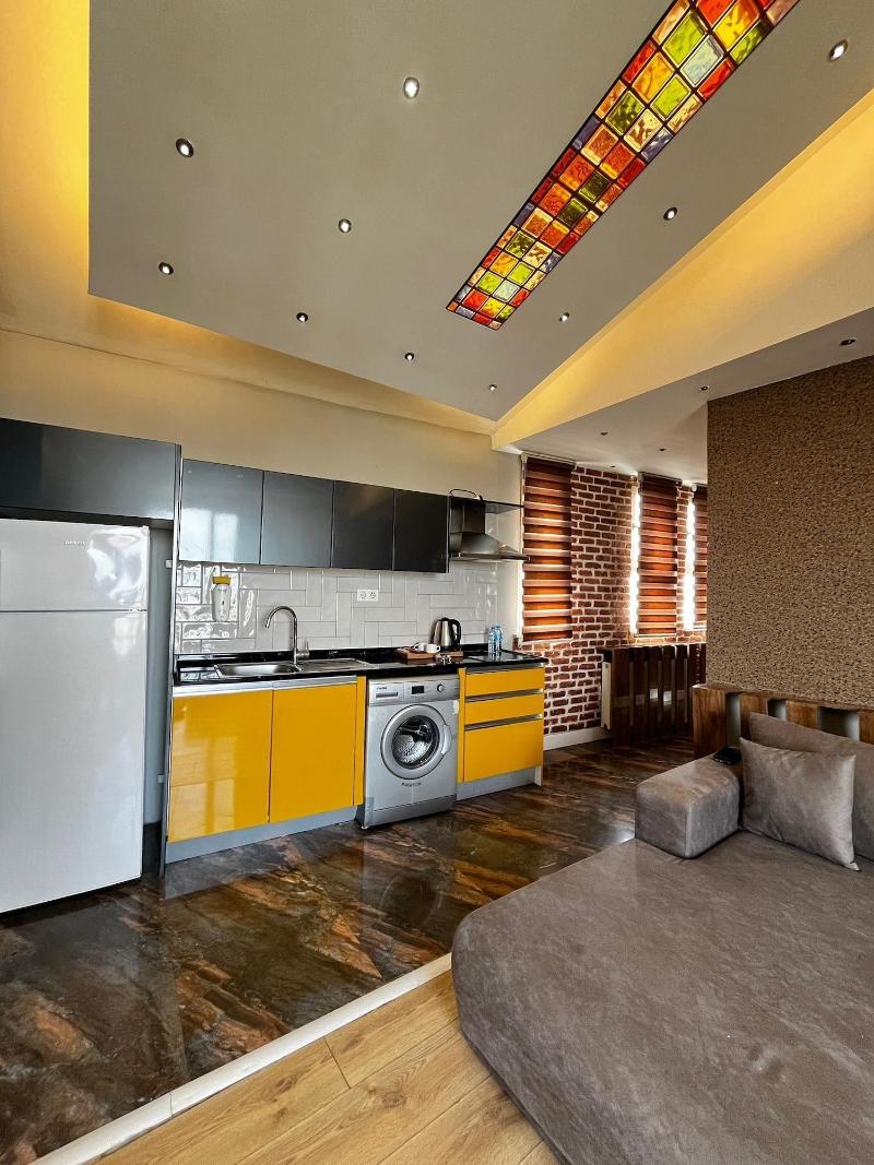 Corner Park Suites image