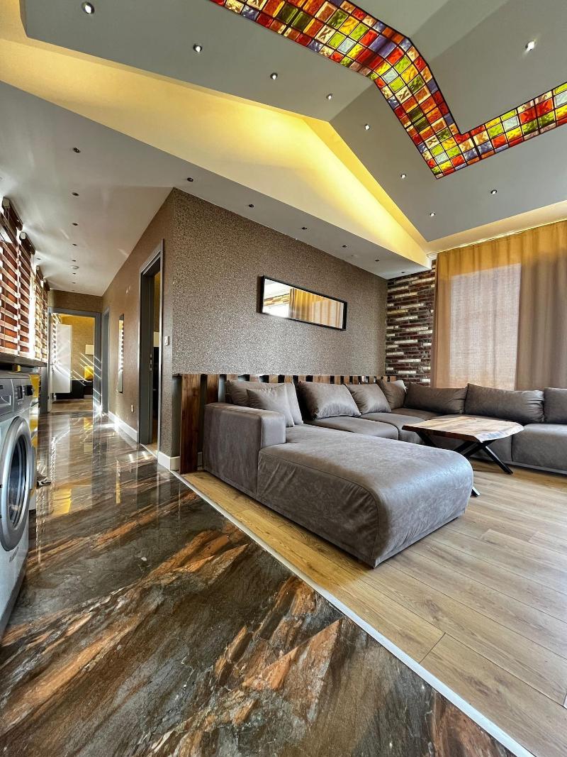 Corner Park Suites image