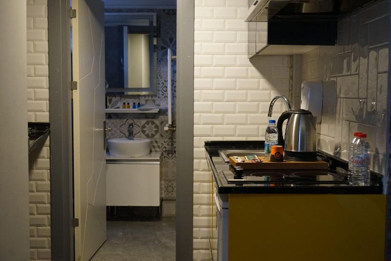 Corner Park Suites image