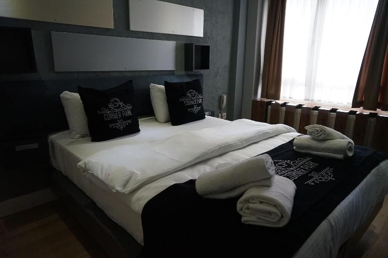 Corner Park Suites image