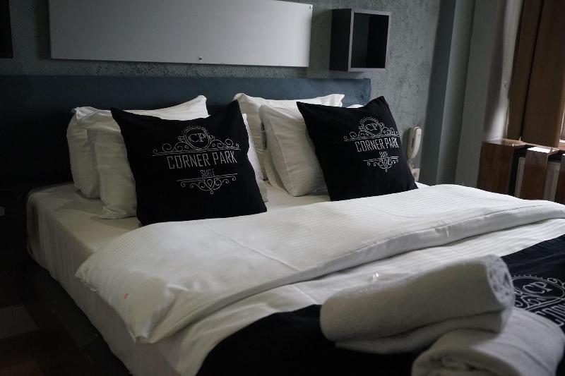 Corner Park Suites image