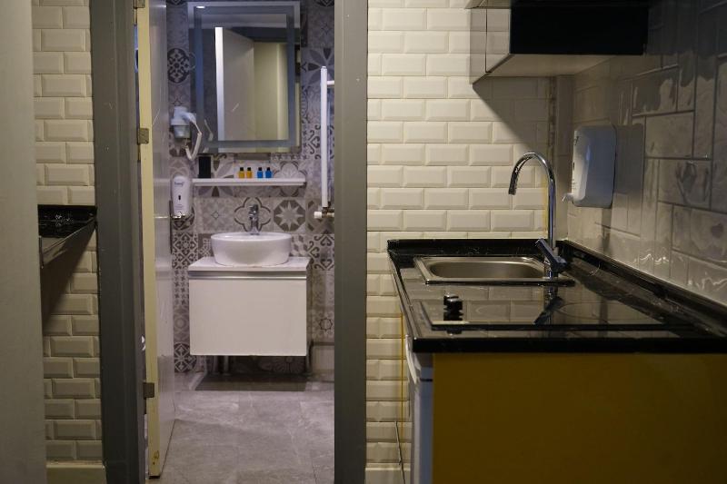 Corner Park Suites image