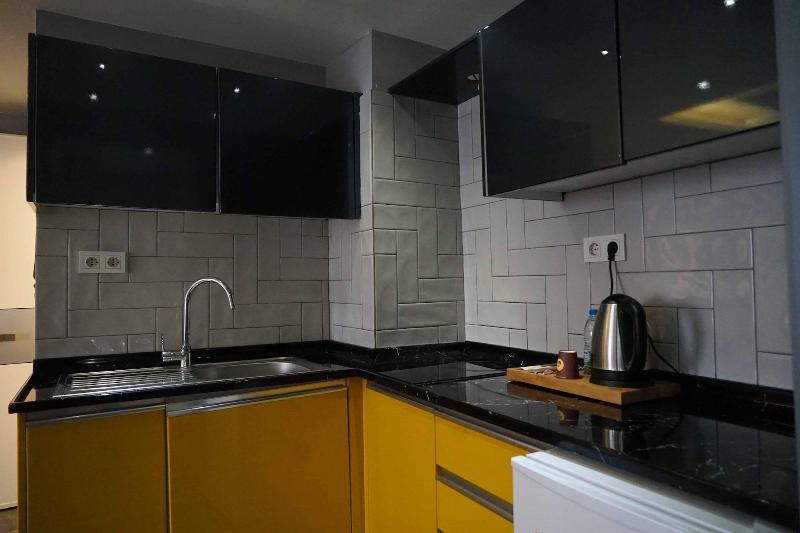 Corner Park Suites image