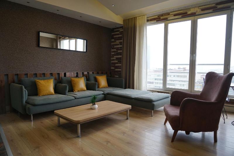 Corner Park Suites image