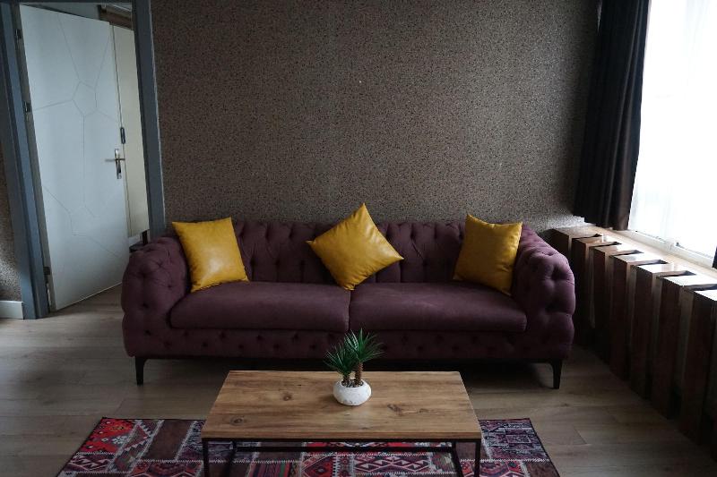 Corner Park Suites image