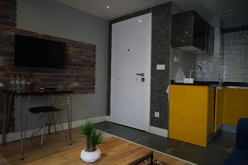 Corner Park Suites image