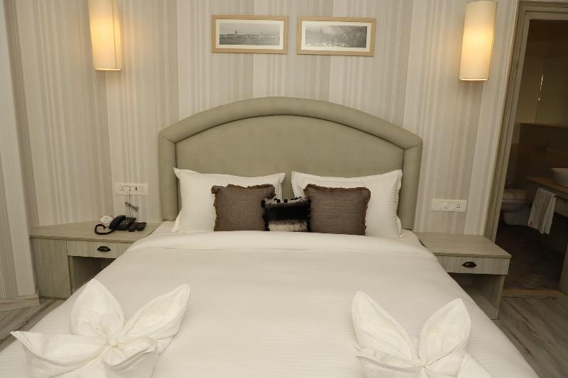 Hotel Mayvilas image