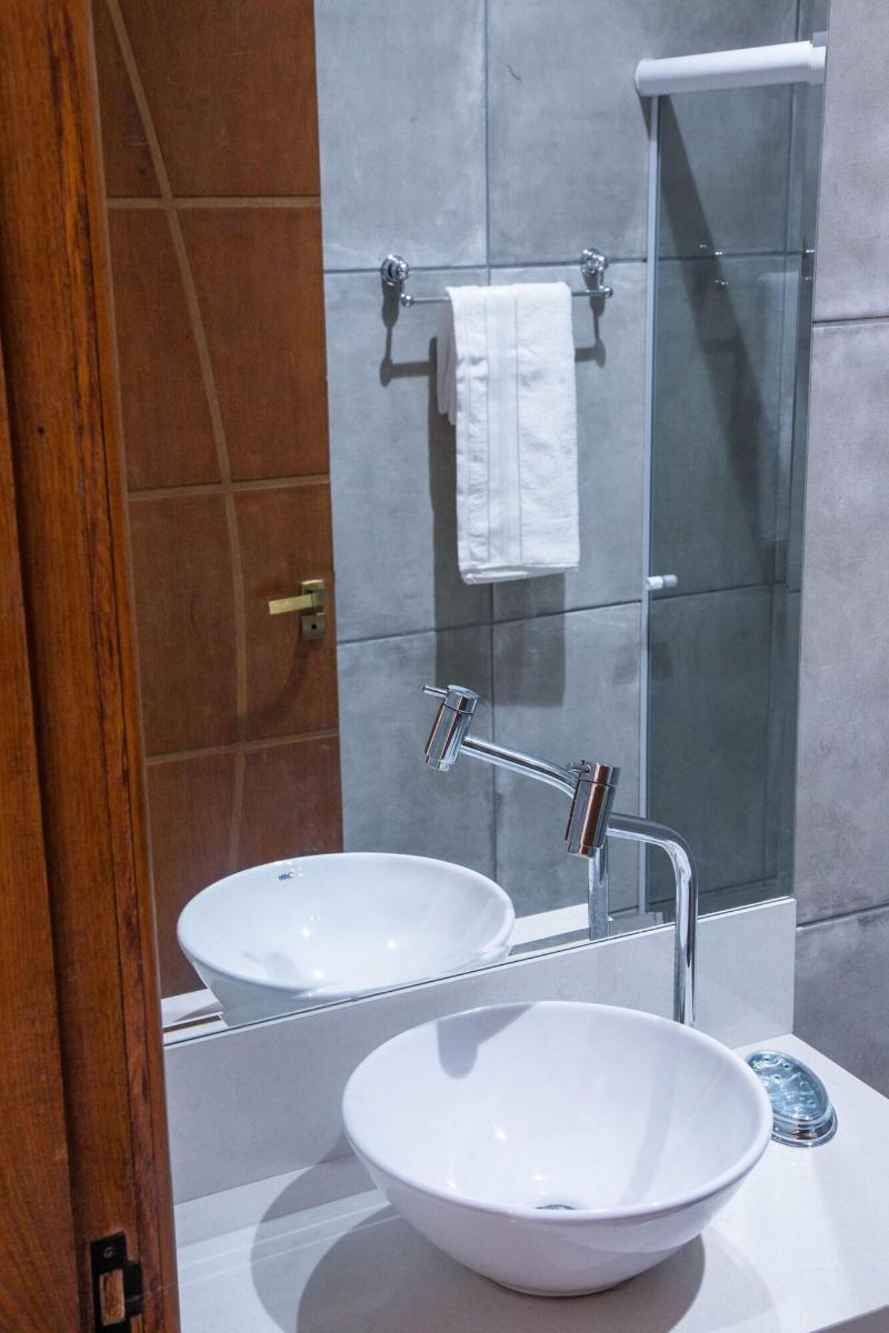 Bistu Hotel image