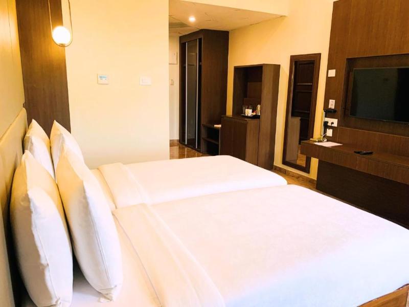 Accord Chrome Airport Hotel image