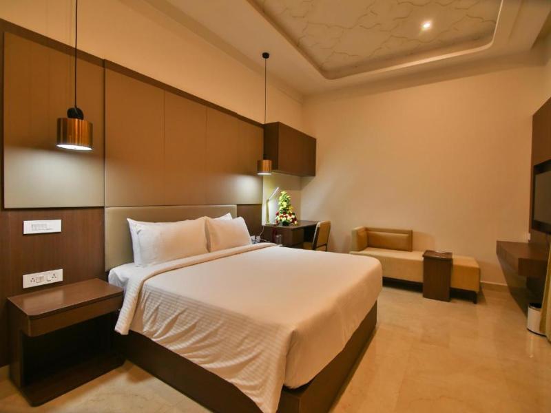 Accord Chrome Airport Hotel image
