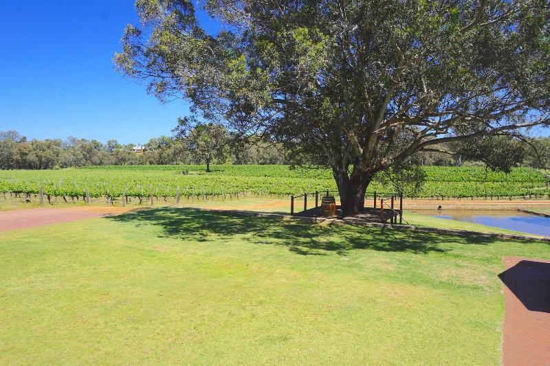 Vineyard Cottage At Upper Reach Winery image