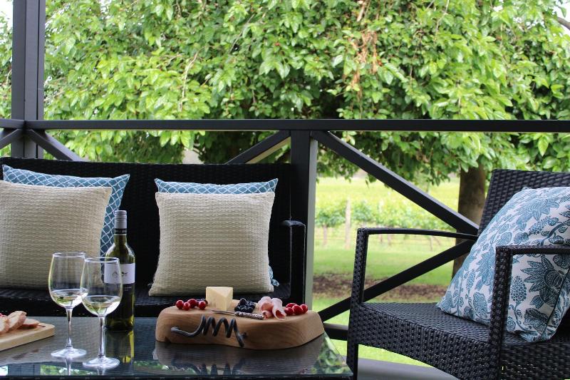 Vineyard Cottage At Upper Reach Winery image