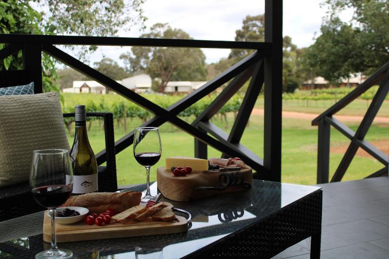 Vineyard Cottage At Upper Reach Winery image
