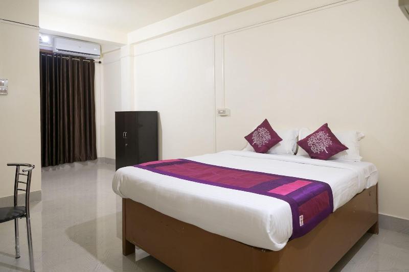 9800 Shree Krishna Guest House image