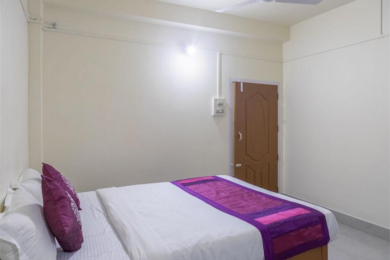 9800 Shree Krishna Guest House image