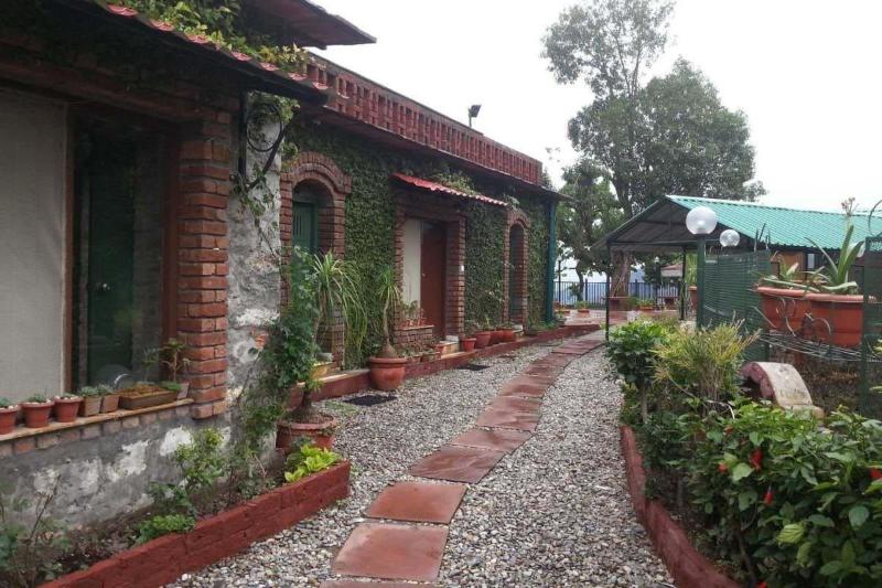 Jharipani Castle image