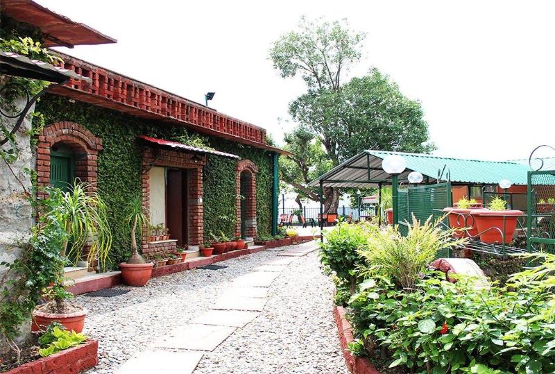 Jharipani Castle image